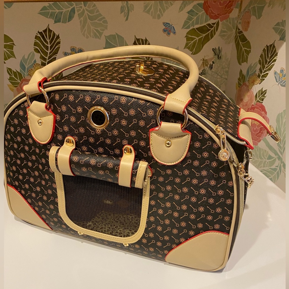 Pet carrier